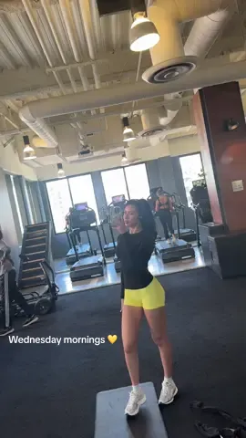 Glutes, recovery, and tannn 💛 before work  #sandiego #sd #dailyvlog #wednesday 