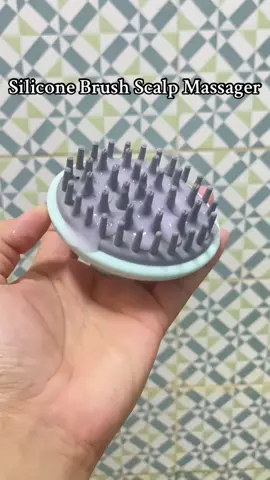 This massage shampoo brush not only washes your hair comfortably, but also cleans it very well#HairBrush#ScalpMassage #scalpmassage#HairCareEssentials #tiktok #fyp 