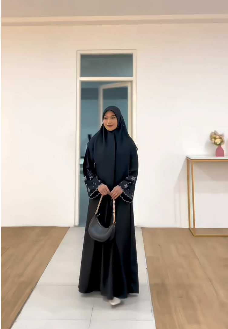 MasyaAllah🖤🖤😍 siap bukber nih bestii.. #fyp #hijabviral #abaya2025 #abayafashion #abaya #setabaya 