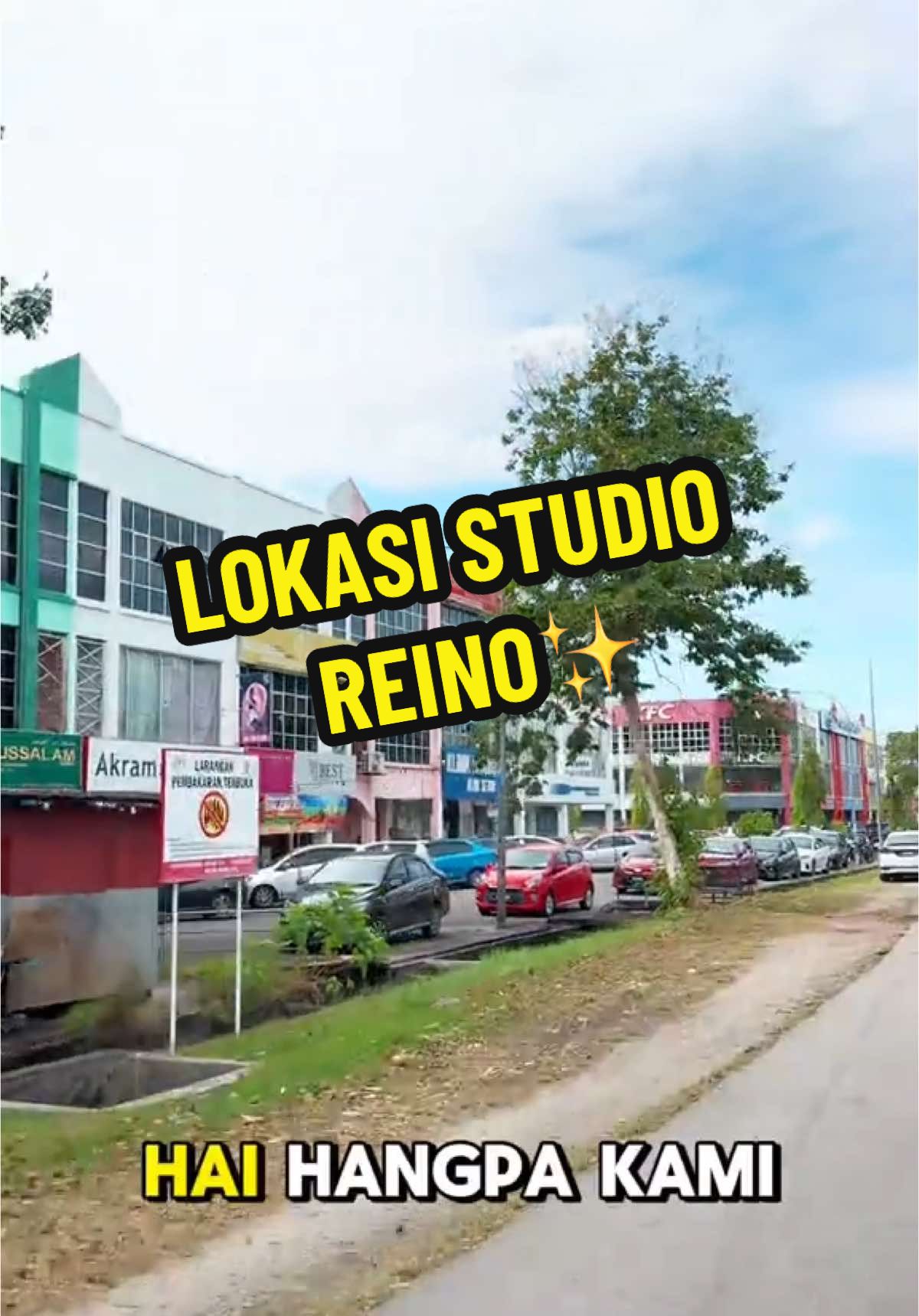 Haa kami dah tunjuk lokasi studio kami, jadi hampa tunggu apa lagi booking lekaih slot studio raya, sebelum terlepas 😉✨ #studiorayakedah #reinodesignstudio #studiorayaalorsetar #kedah #2025 #raya #alorsetar #studioraya #studioraya2025 #raya2025 #fyp 