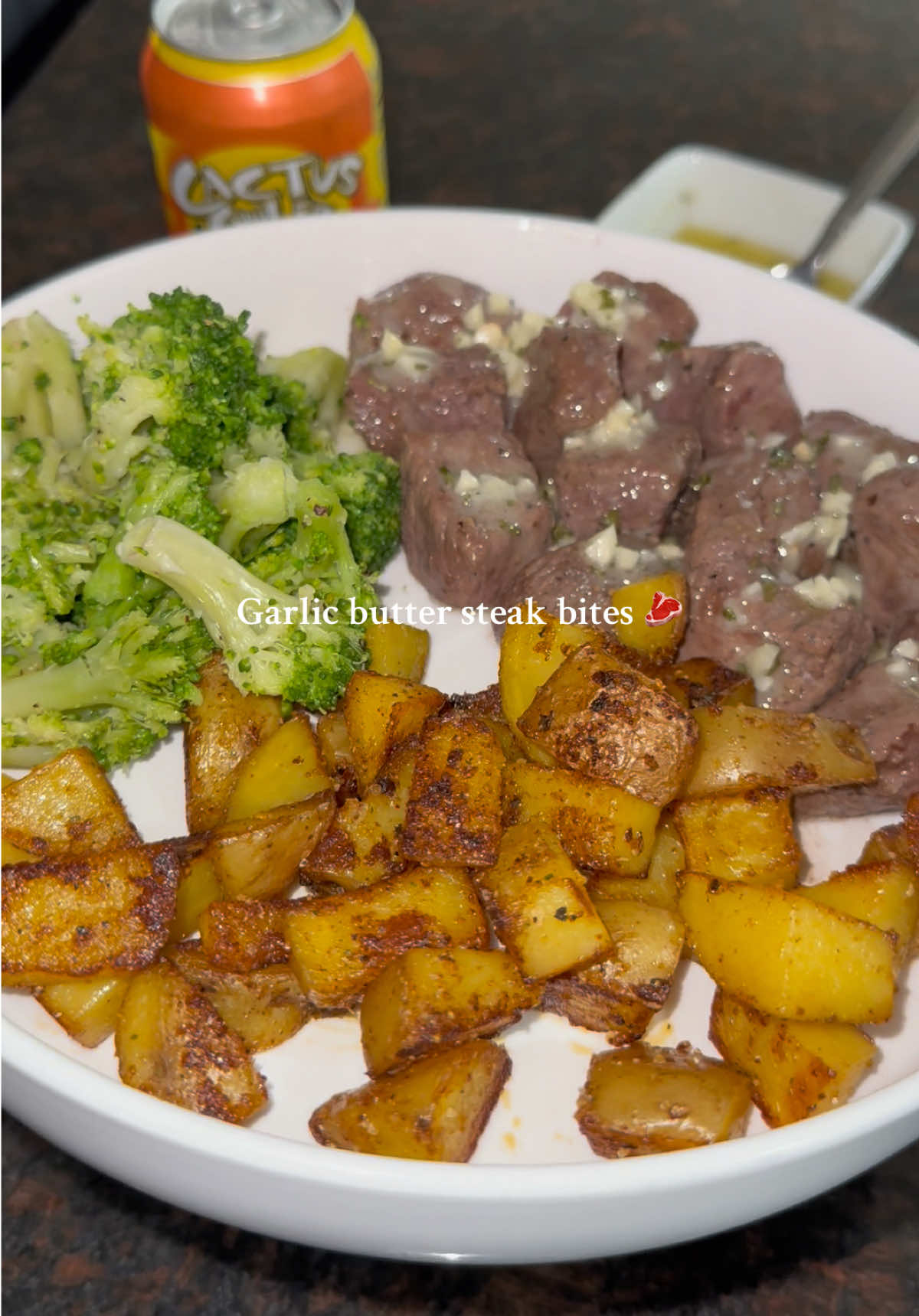 Garlic butter steak bites for dinner 🍽️  #DinnerIdeas #steak #Recipe #sahm #foryou