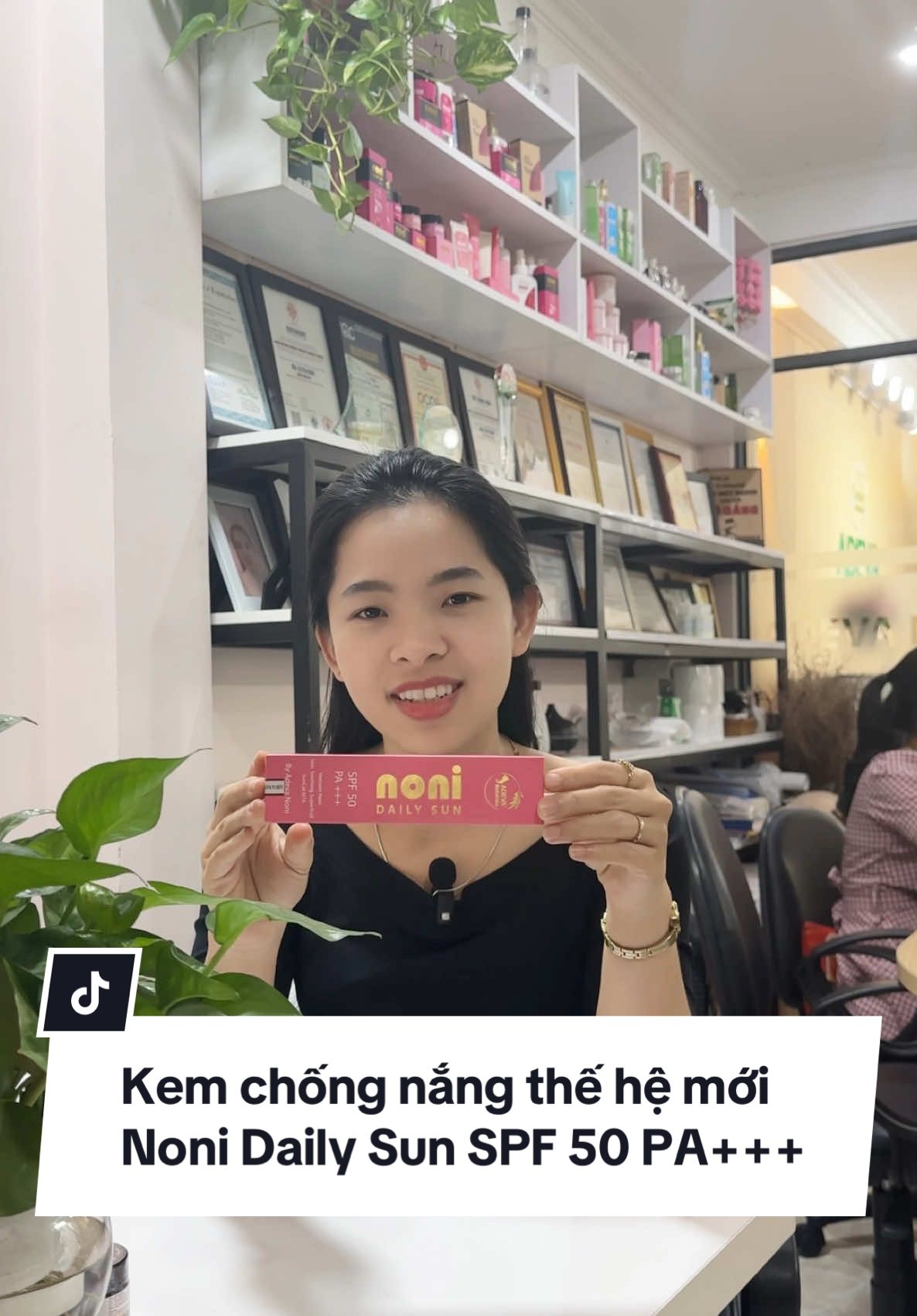 Kem chống nắng thế hệ mới NONI DAILY SUN SPF50 PA+++ liệu có đang thử? #kemchongnang #kemchongnangdamun #kemchongnangduongda #nonidailysun #adeva #noni 