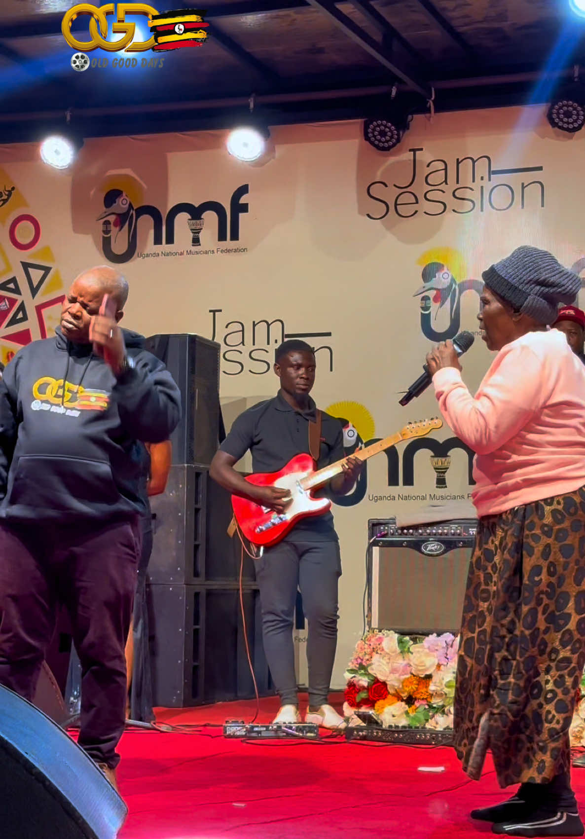 Akasimu Live Fred Sebbale and Betty Nabulya live at Jam session Back to our Roots night @UNMF @eddykenzo  🫡appreciation post to the president for the work done. Not forgetting where we came from is the reason why we keeps on bringing old songs. 