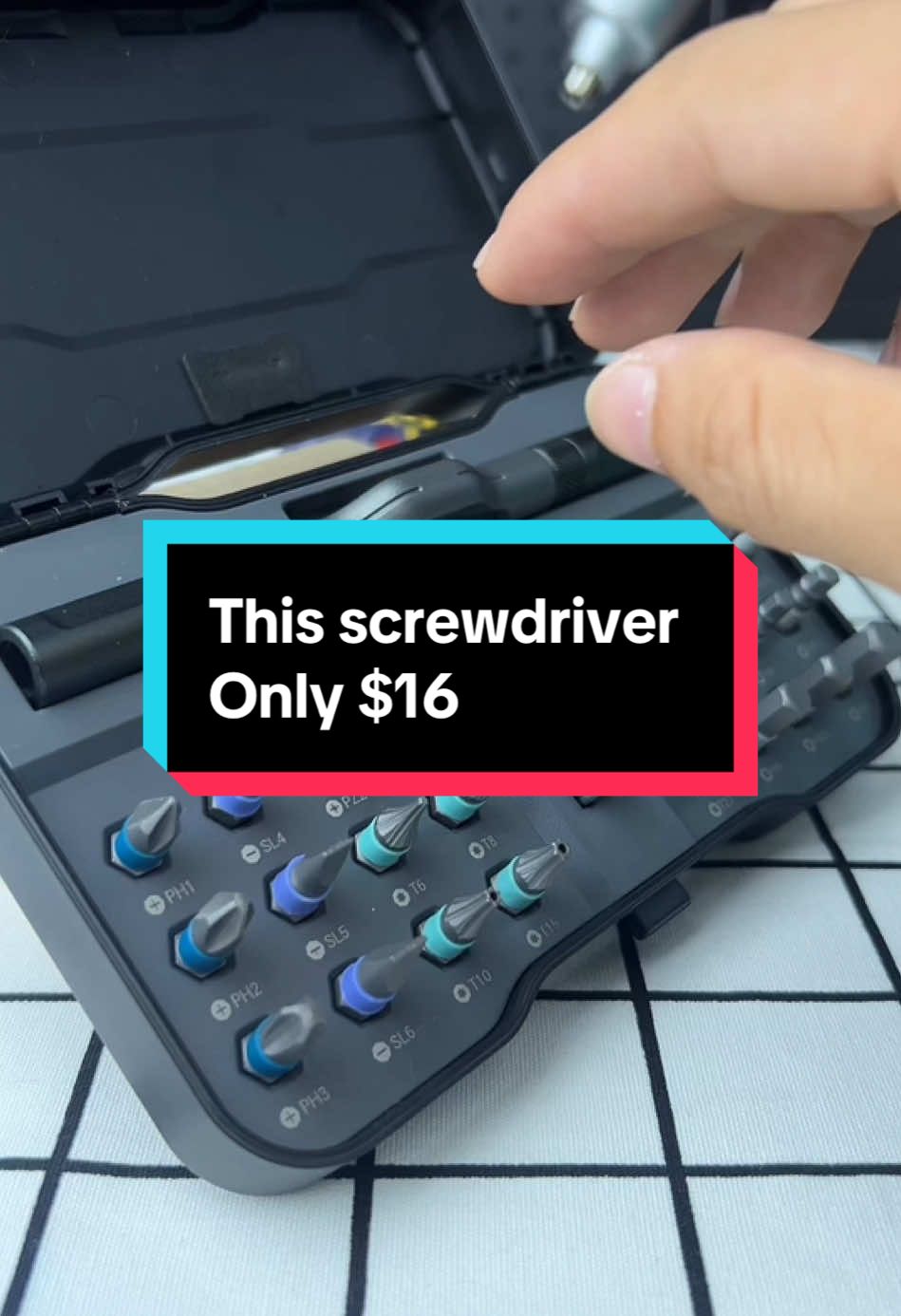 This screwdriver set only $16 #shopvideocarnival #screwdriver #diyproject #tiktokshop #fyp #screwdriverkit #screwdriverset #tiktokshoprestock 