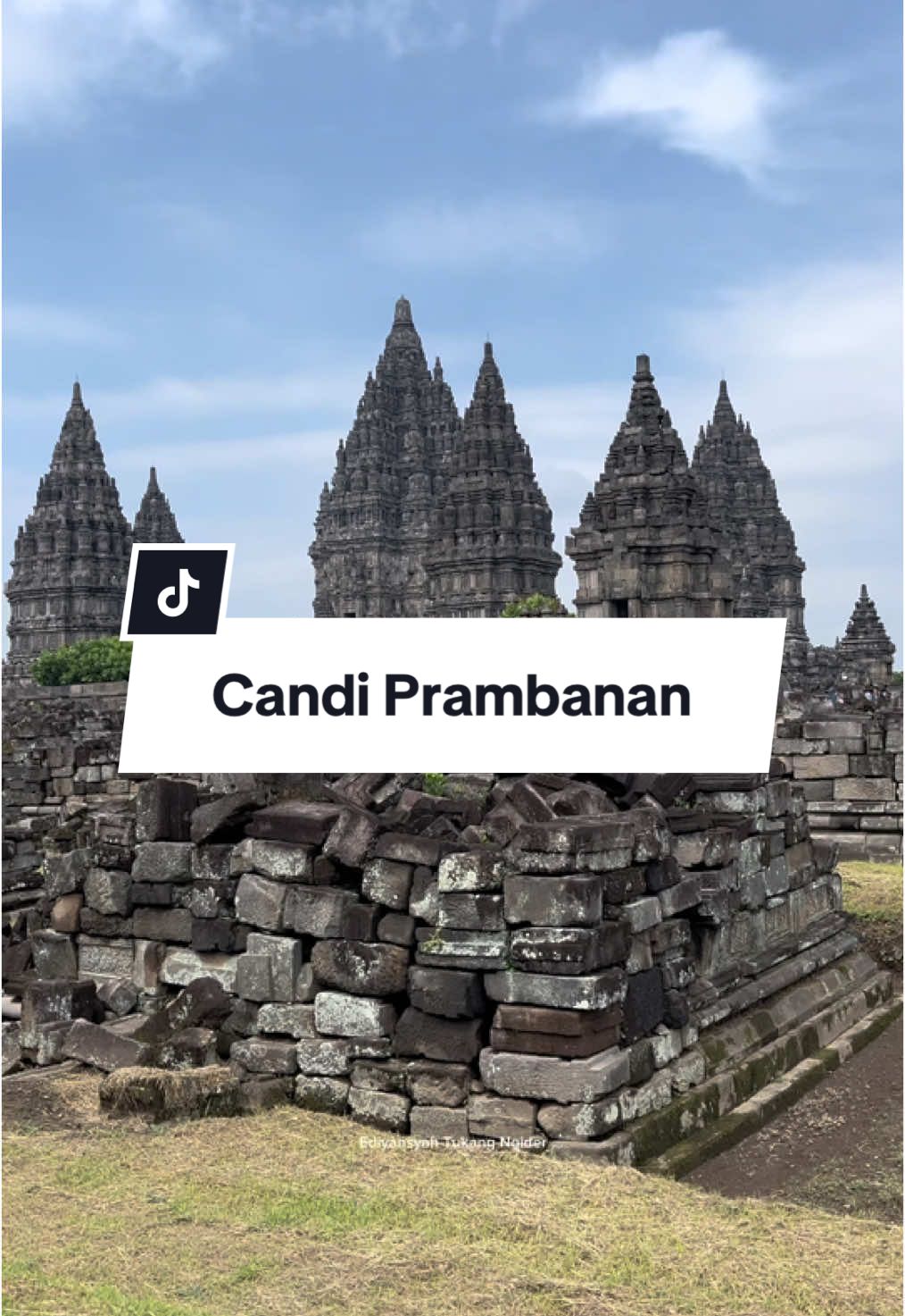 Candi Prambanan yang katanya dibangun satu hari satu malem Andelan gua kemana mana @Xi Yaopin Zhi  #candi #candiprambanan #jogja #xiyaopinzhi #fyp