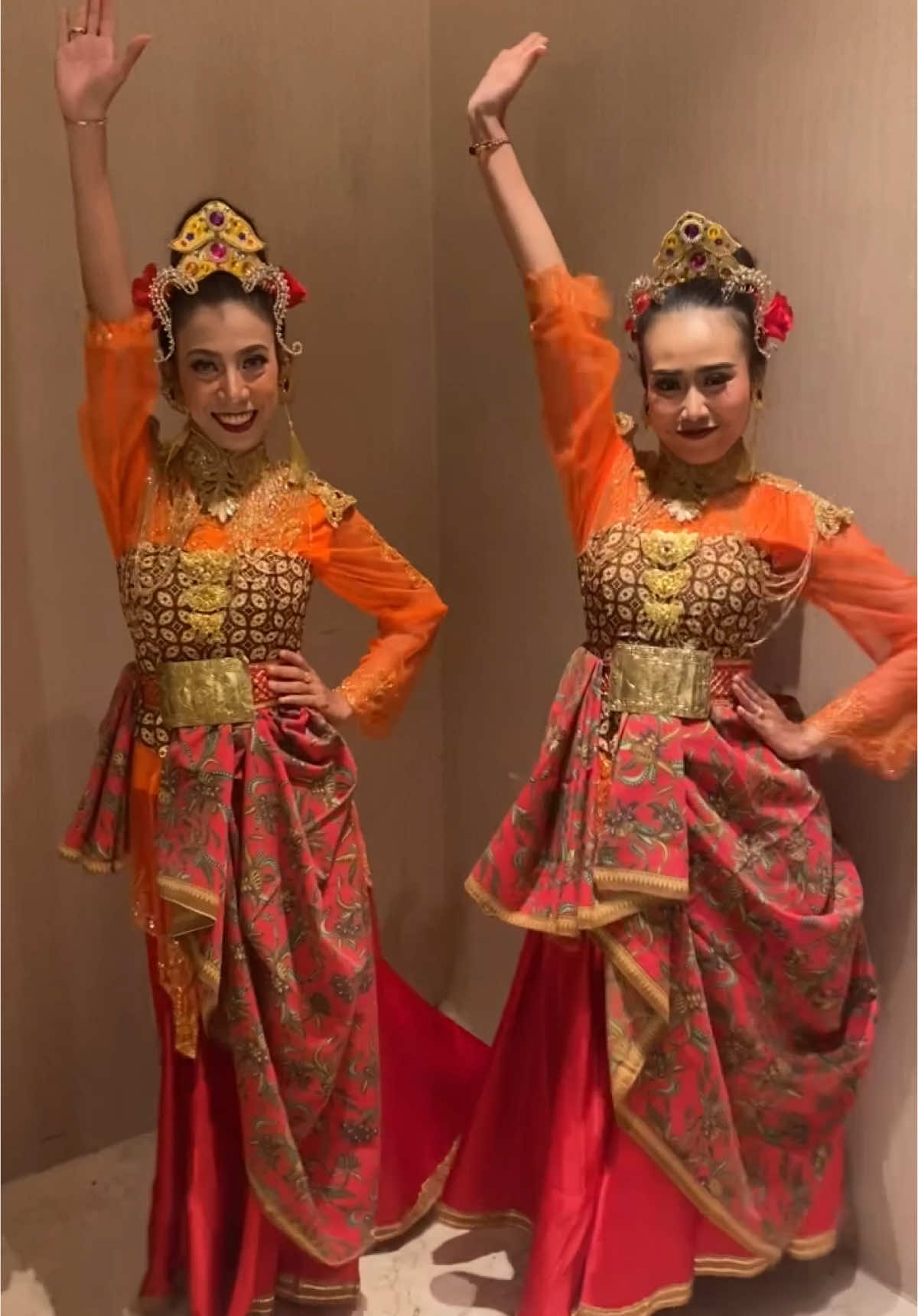 Bingung yang mana nih ? 🤭 jangan liat sampe ending  yaaaa #fyppppppppppppppppppppppp #yurayunita #transisi #ulaladancersurabaya #ulaladancer #dancersurabaya #penarisurabaya #nangningnong #bandunghits 