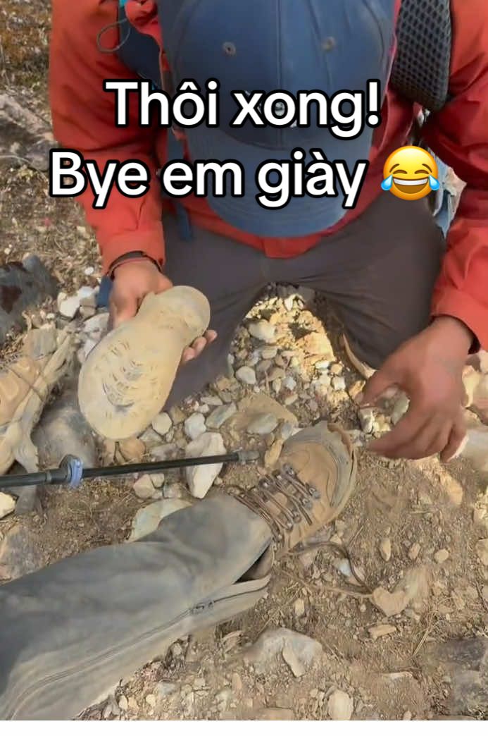 Qua WeTrek mua ngay giày leo núi mới đi anh zai 🤣😌 #WeTrek #leonui #giayleonui #Hiking #trekking #funnyvideos 