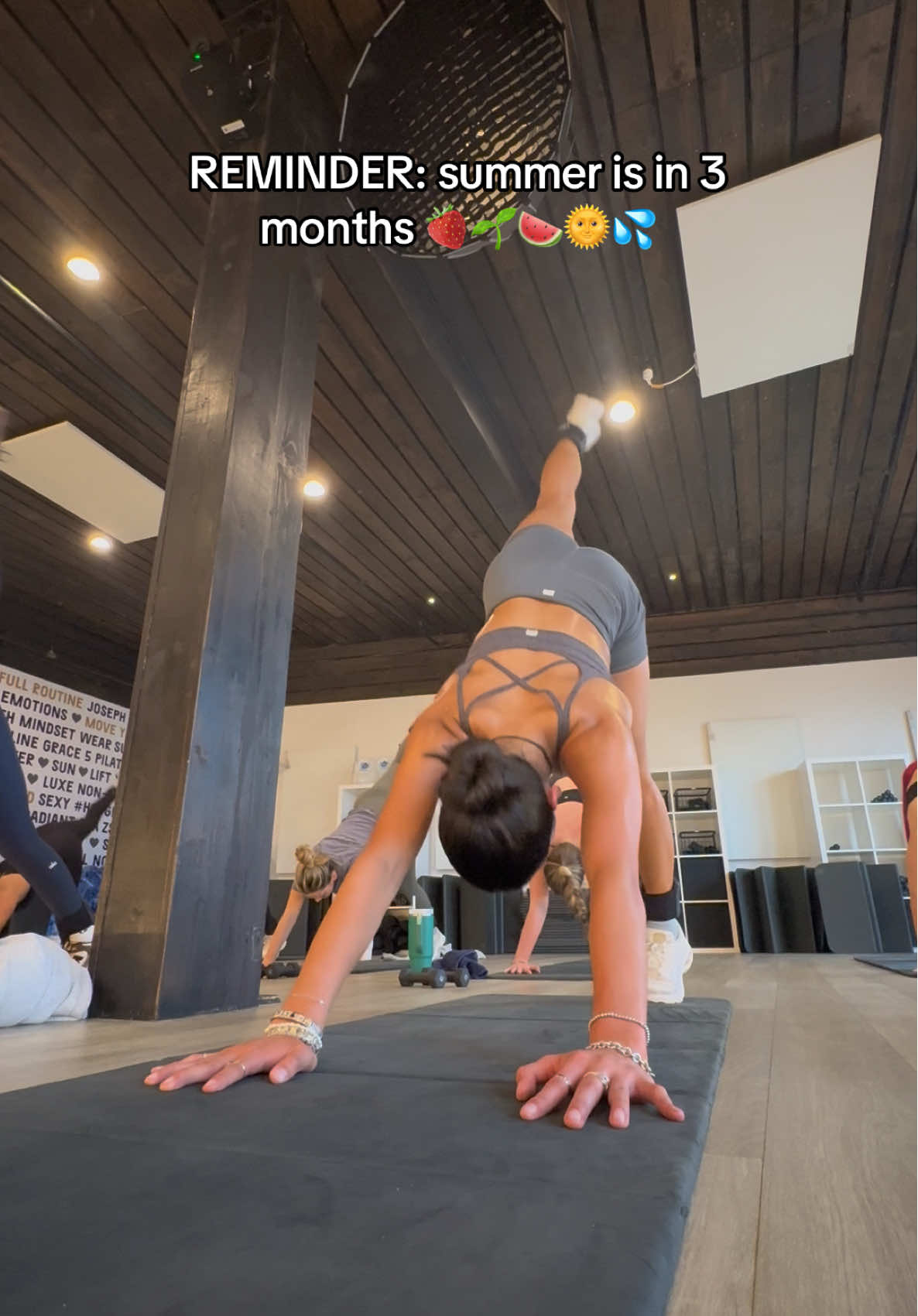 lock in ladies!! 😇✨ time to put in that inner work 🫶🏽🍒💗 @The Full Routine #hotpilates #thefullroutine #tracyandersonmethod #matpilates #creatorsearchinsights 