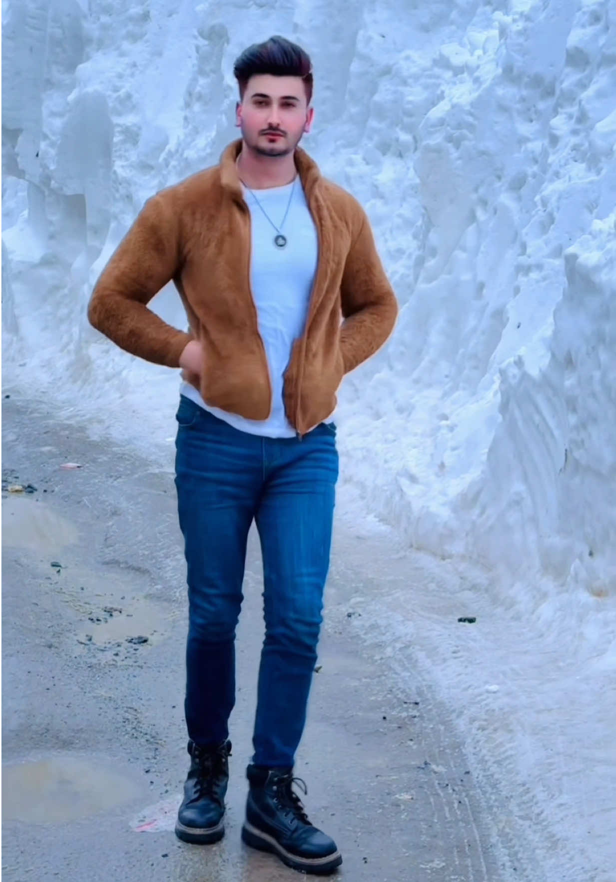 Tu agar samny ho to kese main khud ko rakh pau Hosh mein.. 🫠👀🥵🔥❤️‍🔥#CapCut #foryou #foryoupage #azanali #tiktok #viral #ufbfam #trending #100k #1million #kalamvalley #palogavalley #ushuforestkalaam🌴🌴🌴🌴😍 #matiltanvelley #standwithkashmir #unfreezemyaccaunt🙏🙏🙏 
