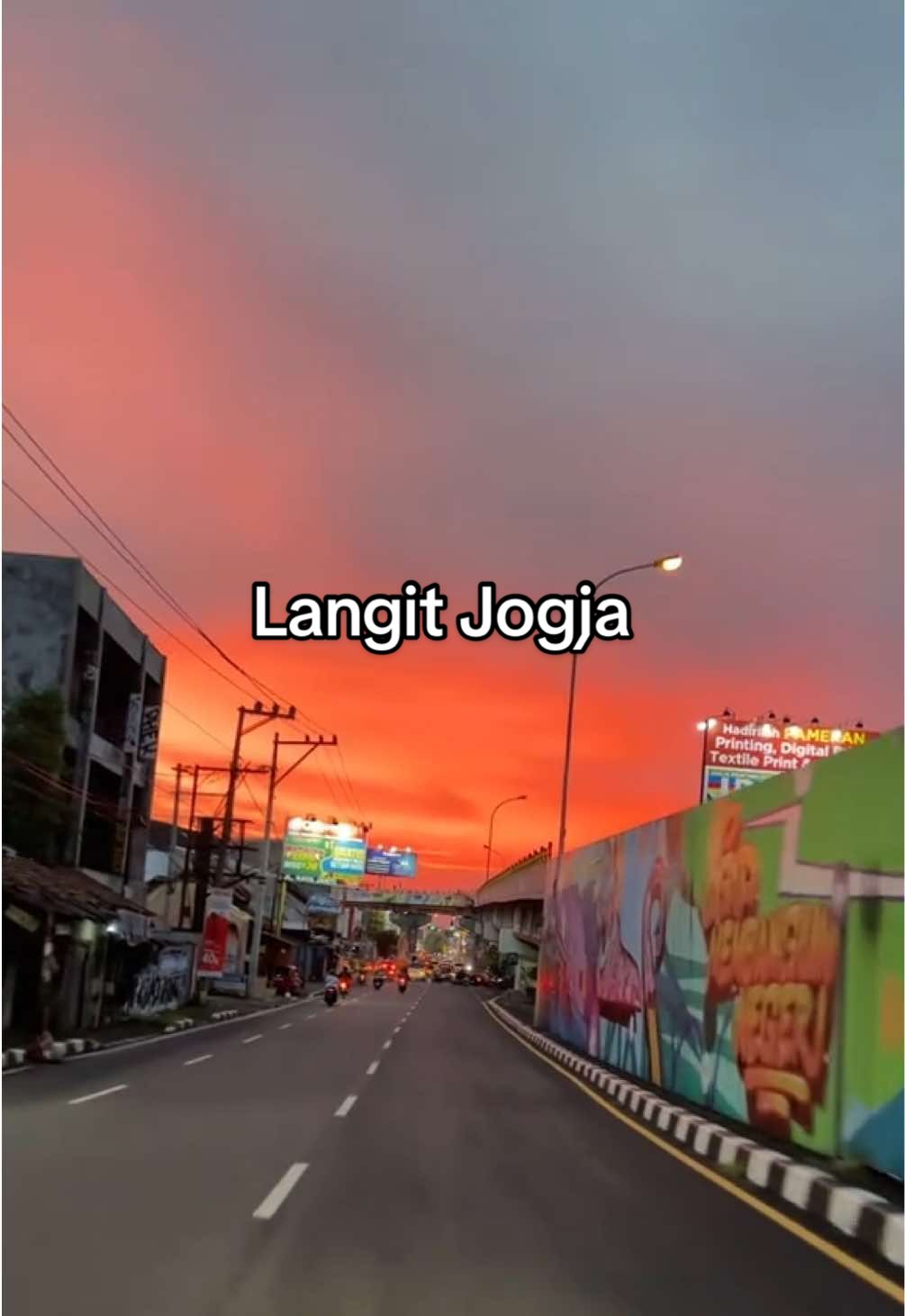 Langit Jogja habis hujan #jogja24jam #jalansolo 