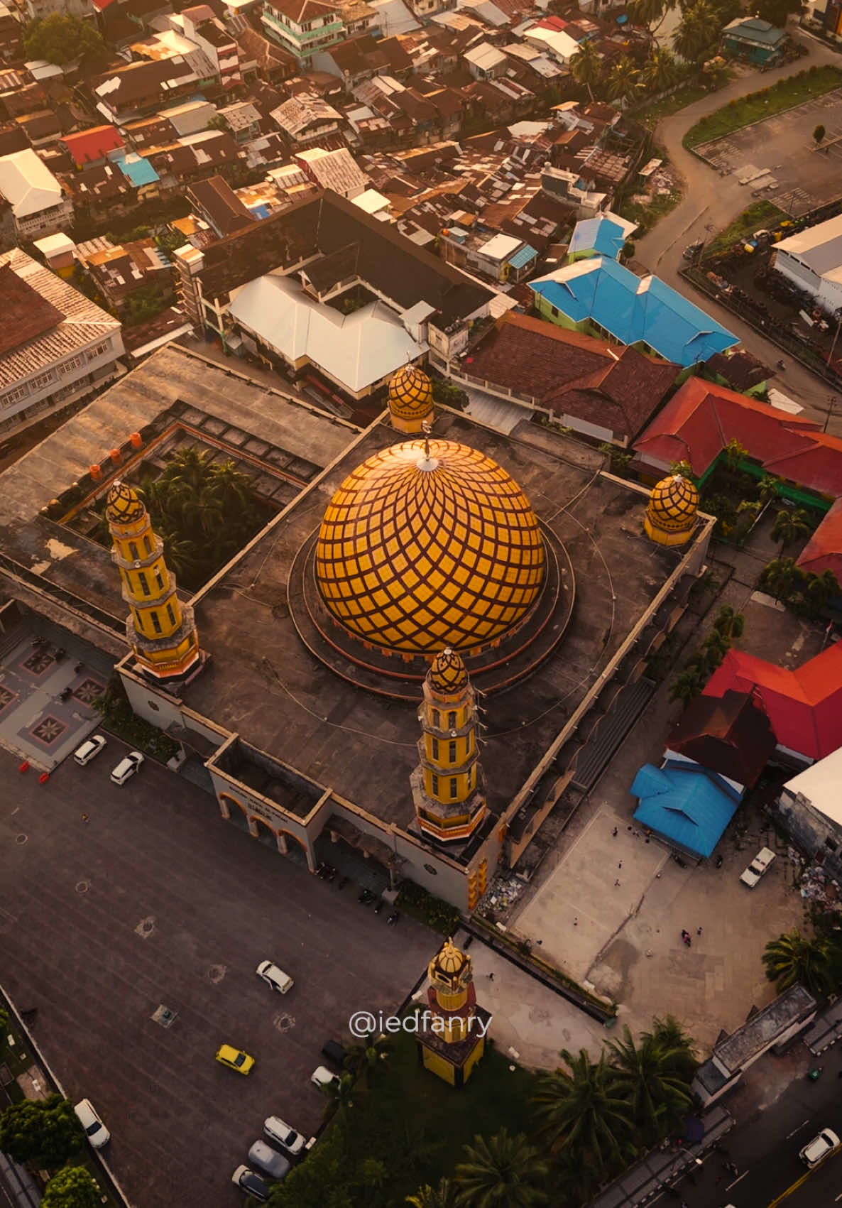 Ramadhan kali ini masih di rantau nan jauh 🙌 #vibesramadhan #ramadhan2025 #masjidalfatah  #alfatahambon #droneview #ambonpride🏝️🔥 #malukupride🏝️🔥 