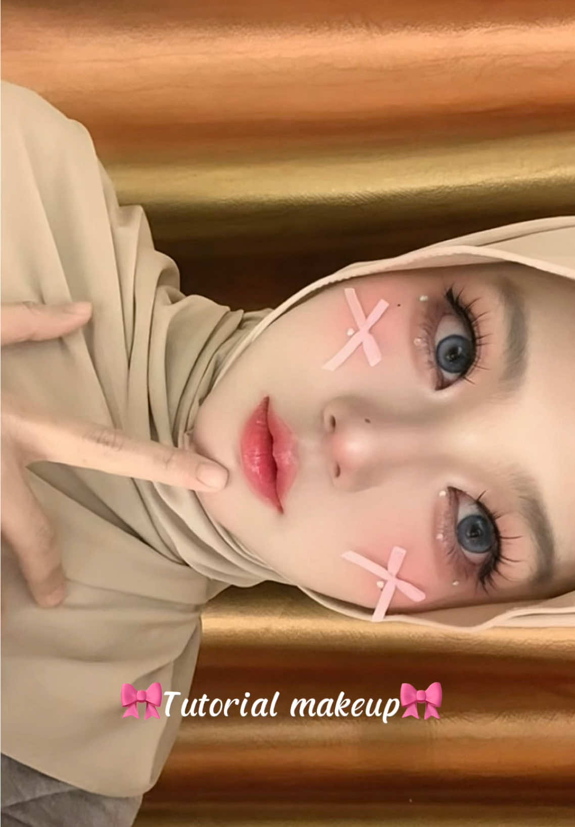 Membalas @helena. Tutorial sweet and cute makeup look🧁🎀 hii ini ya tutorial makeupnya maaf bgt  up-nya lama aku baru ganti lighting, soalnya punyaku yg dulu rusak🥲 aku juga masih kurang sehat tapi buat ini demi kalian semoga kalian suka💗. semua produk sudah aku tulis di dalam kalau ada yang mau ditanyakan boleh bgt tanyakan  dibawah semoga tutorialnya membantu 😊 #tutorialmakeup #douyin #makeup #makeupartist #makeuptransformation #foryoupage #trend 