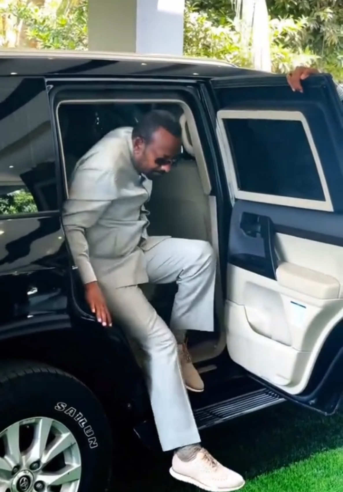 Prime Minister Abiy Ahmed of Ethiopia  in Somalia, Villa Somalia 🇸🇴 #abiyahmedali #ethiopia #somaliarmy #eastafrica #xyyzbca #africatiktok #khabylame 