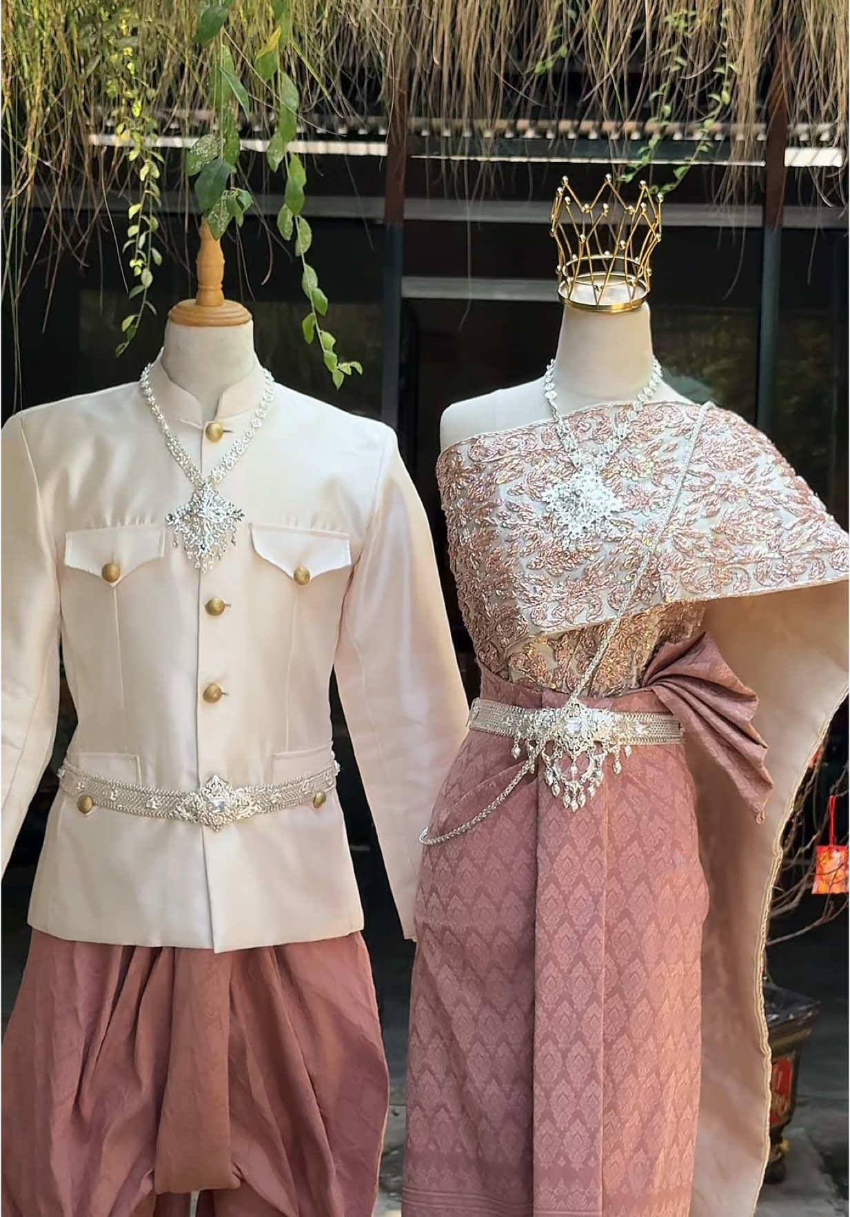 Lên full mẫu khmet màu hồng mới toanh cho dâu rể mình tham khảo thêm mẫu nha ..  màu  này là quá ngọt ngào luôn r nha mấy bà ơi.. #Baowedding #83soctrang #trangdiem #xuhuong #xuhuongtiktok #makeup #khmertiktok #khmer #84travinh 