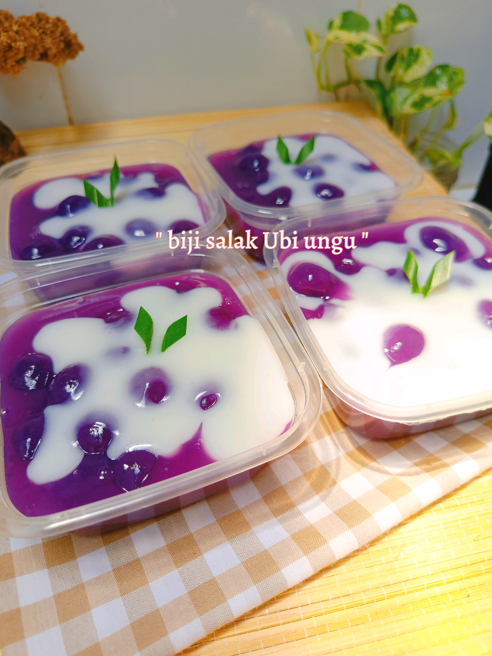 Enak banget, wajib coba ‼️😍 Resep 👇 Bahan adonan :  - Ubi ungu 750 gr  - tepung tapioka 8 sdm  - gula pasir 3 sdm ( sesuai selera )  - garam 1/2 sdt  Bahan kuah kental :  - air 1700 ml  - tepung tapioka 2 sdm ( larutkan )  - daun pandan  - garam 1 sdt  - gula pasir 5 sdm ( sesuai selera)  Bahan fla santan  - santan cair -+500 ml ( 1/2 buah kelapa)  - tepung tapioka 1 sdm ( larutkan)  - daun pandan  - garam 1/2 sdt  - gula pasir 3 sdm ( sesuai selera)  @mecoo.id_official @mecoo.id  #bijisalakubi #bijisalakubiungu #resepenak #buburcandil #buburcandilubi #mecookwithmecoo