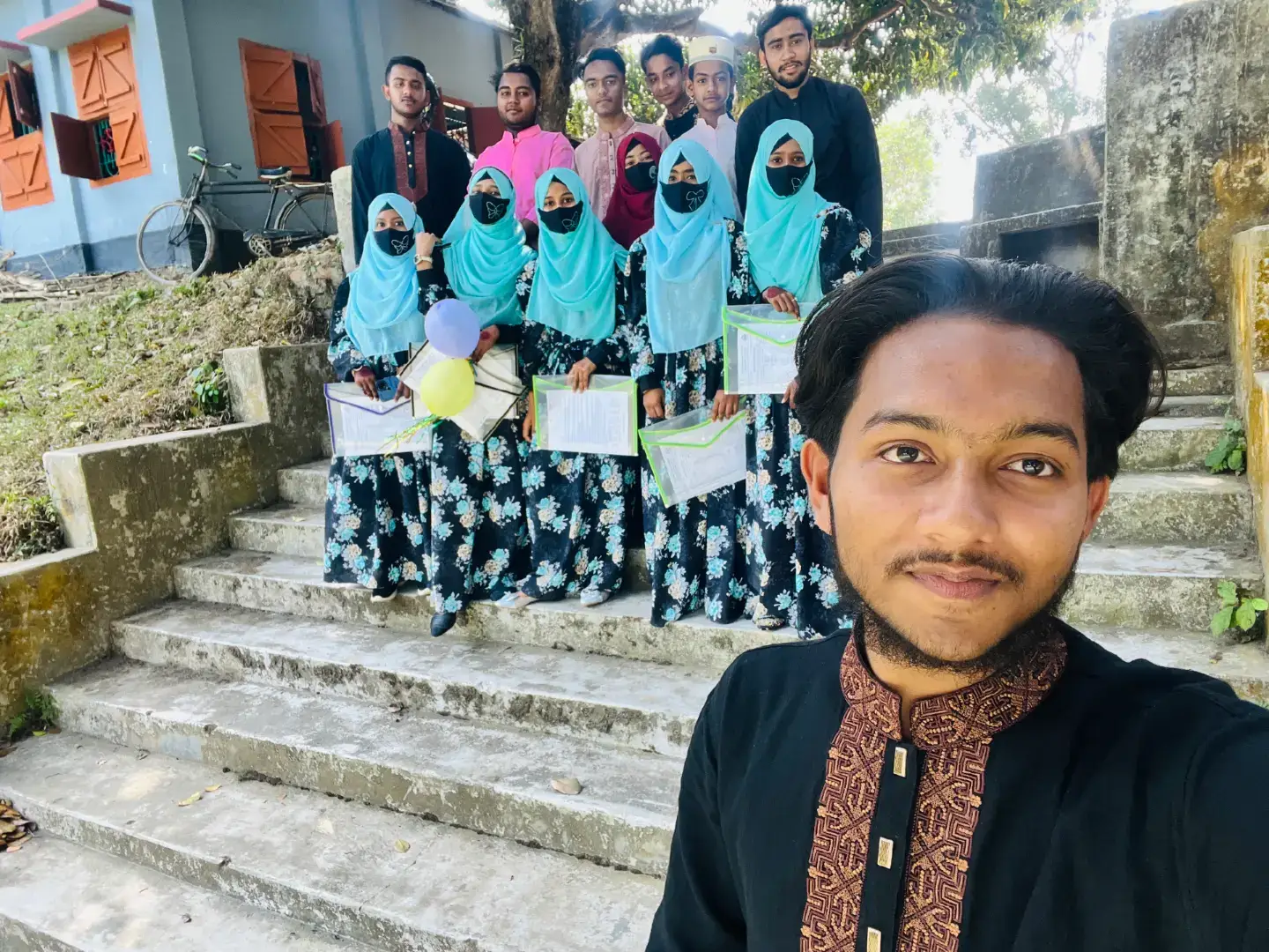 আমরাও একসাথে অনেকগুলো সময় কাটাইছি. সব কিছুই লিখা হয়ে যাবে শুধু স্মৃতির পাতায়.. দেখা হবে না কথা হবে না. কখনো আর একসাথে ক্লাস ও করা হবে না..🥺😌✨ সত্যি বলতে অনেক বেশি miss করবো তোদের 🥺😓 #foryou #tiktok #vairalvideo #pageforyou #tiktok #bagladesh #fyyyyyyyyyyyyyyyy #🔥🔥 #fyp 