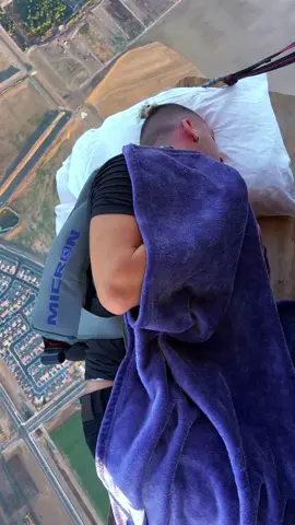 Quella maledetta sensazione.  Condividi se succede anche a te #divertente #cadere #sonno  #incubo #hypnicjerk #funnyvideos  Video credit @freddychase you’re crazy, man 😂😂