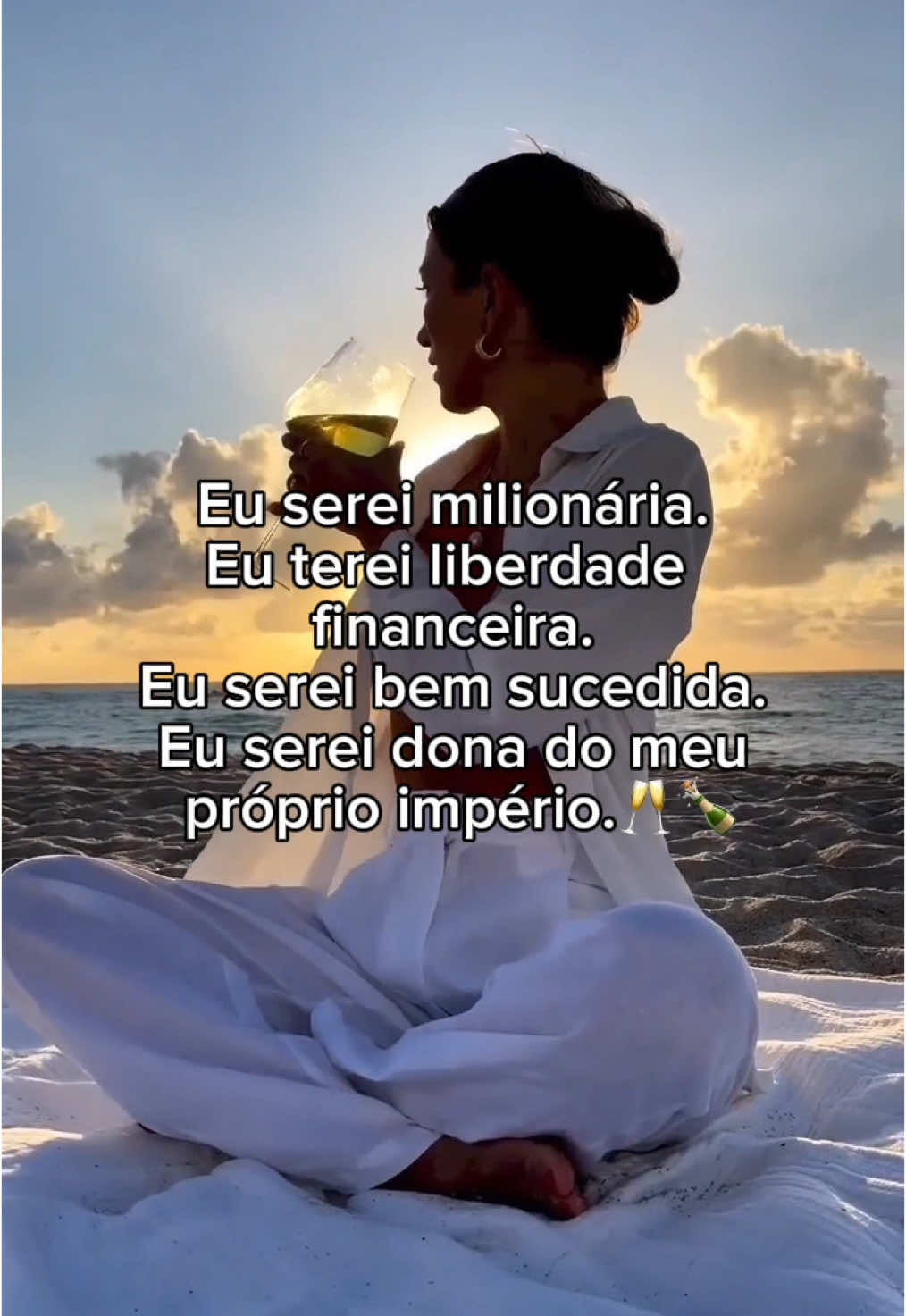 Você sabe que pode alcançar o sucesso que sempre sonhou com a lei da atração? Entra no link da minha bio que eu te ajudo a realize esse sonho #manifestação #leidaatração #sonho #milagre 