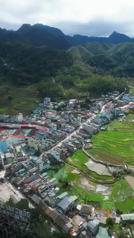 #CapCut Thị trấn Đồng Văn nhìn từ trên cao xuống phải gọi là tuyệt vời #khamphavietnam🇻🇳 #Vloger #dji #xuhuongtiktok2025💝💝 #cuocsongthuongngay #dulichvietnam #djimini3pro #