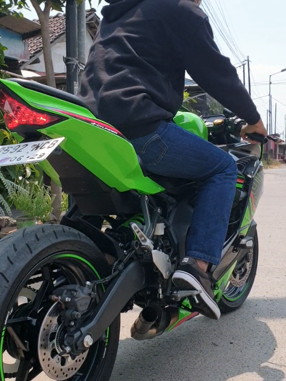 ZX25RR Flyby 🏍️ [Use Headset for Better Experience]  #zx25r #zx25r4cylinder #kawasakininja #zx25rr #sunmori #cangar #cangarbatu #tamandayu #zx4rr 