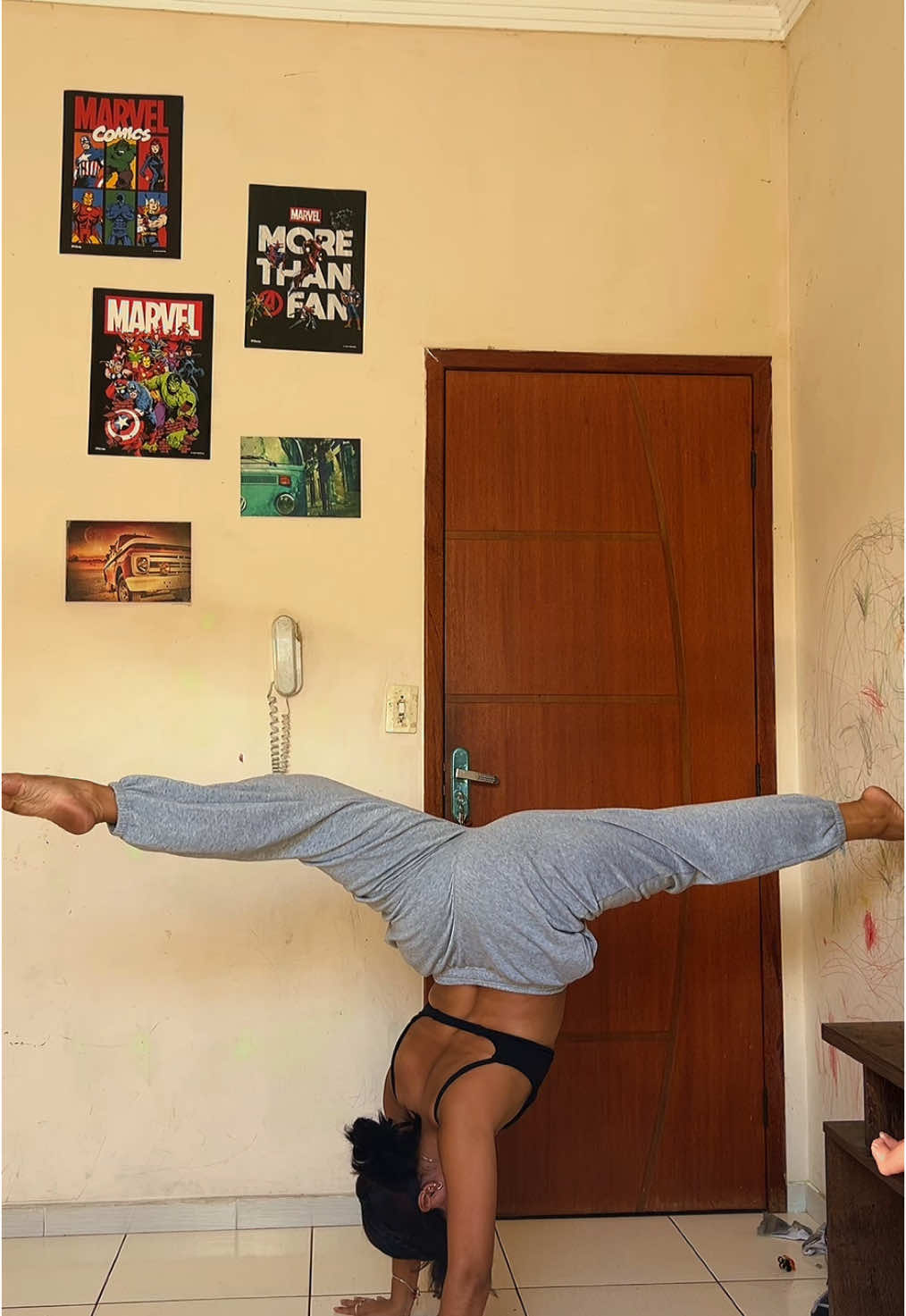 O pé sujo e o charme,e a desequilibrada tbm kkkkk #flexibility 