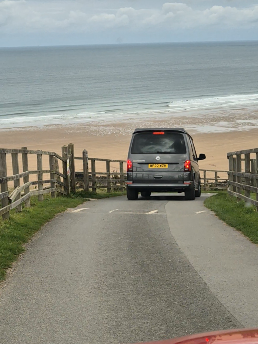 Another in my drive with us series this time to Puts. This was done back in Oct, I think. I will try and get a more recent one before the sunny weather goes back to wherever it came from, lol. Never fails to disappoint this amazing view as you turn that corner 🩵💛🤍 #northdevon  #drivewithme  #staycation  #halfterm  #ukbeach  #travelgram  #europetok  #commonwealthtok  #worldtok  #globaltok 