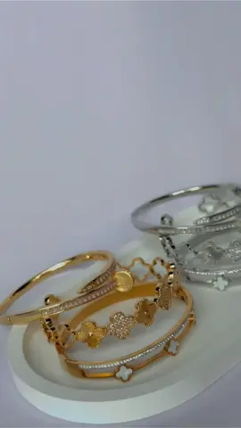 Llegaron los mejores descuentos❤️‍🔥NO LOS DEJES PASAR Y RENOVA TUS ACCESORIOS! - Live Shop vía nuestra cuenta de Instagram📍 ⏰ Domingo 03/03, a las 18:30hs Te esperamos con los muchos premios y sorpresas! #descuento #liveshop #promocion #joyas #modafeminina #tendencia 