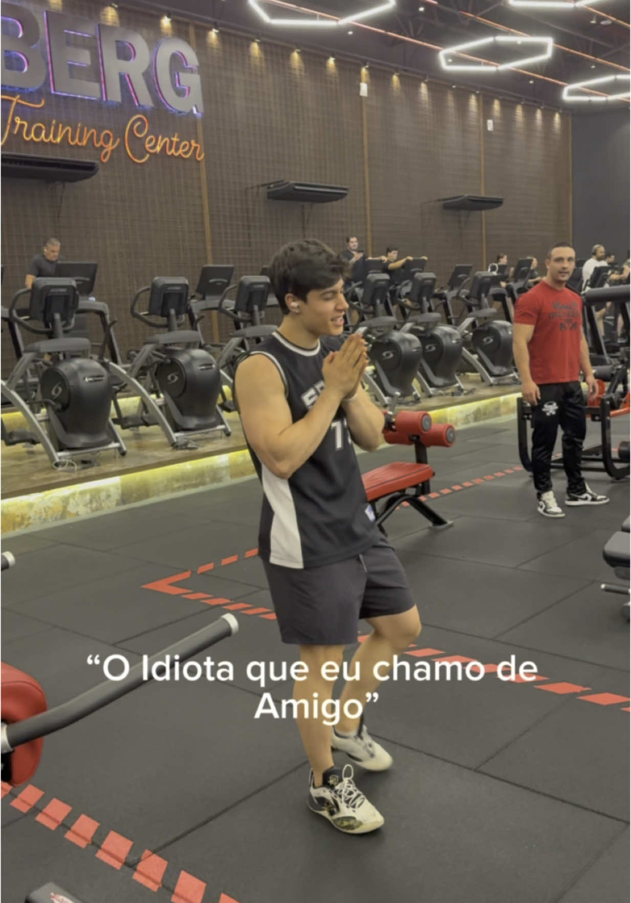 Sempre sou esse amigo KKKKKK @Nicolas gym  #GymTok #academia #fyp 