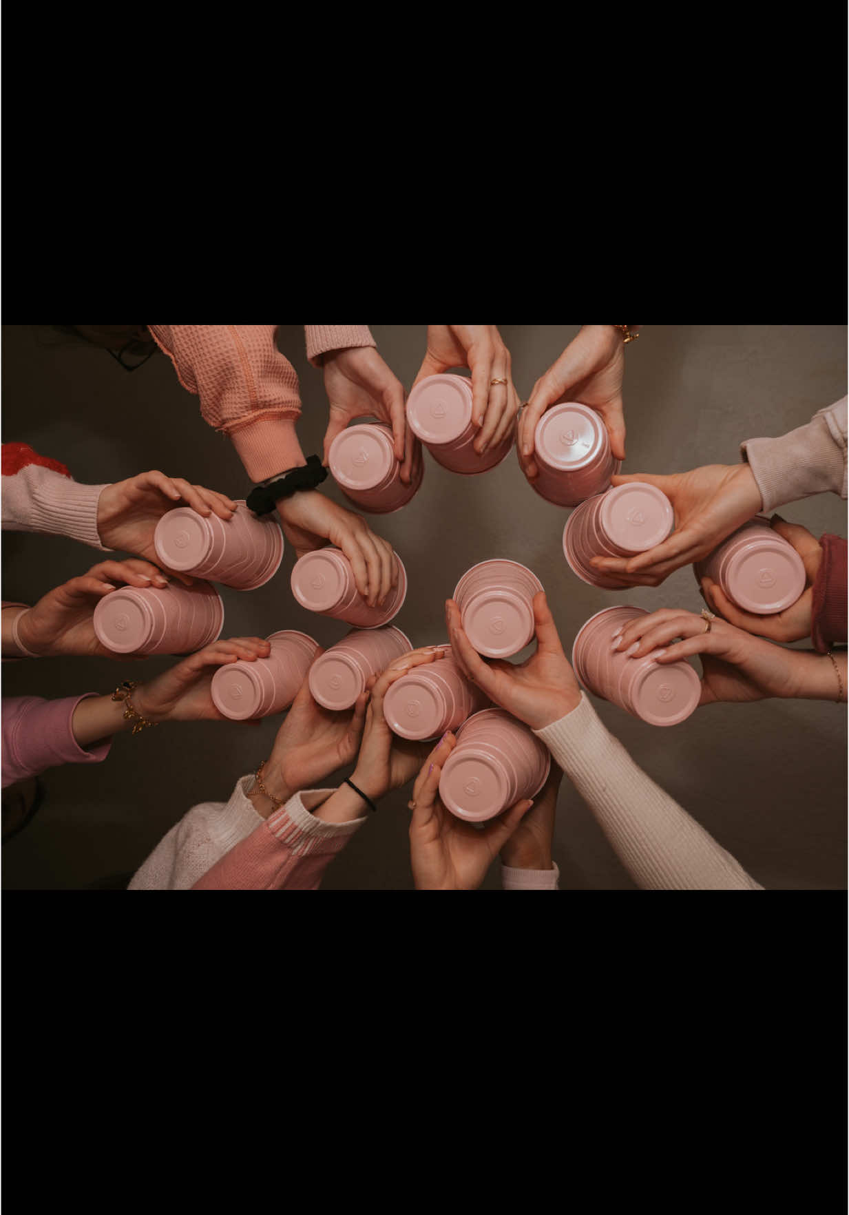 When your friend surprises us all with a surprise photo shoot during our Galentine’s party 🥂💕 #galentines #girls #fyp #photoshoot  @bailey photography 