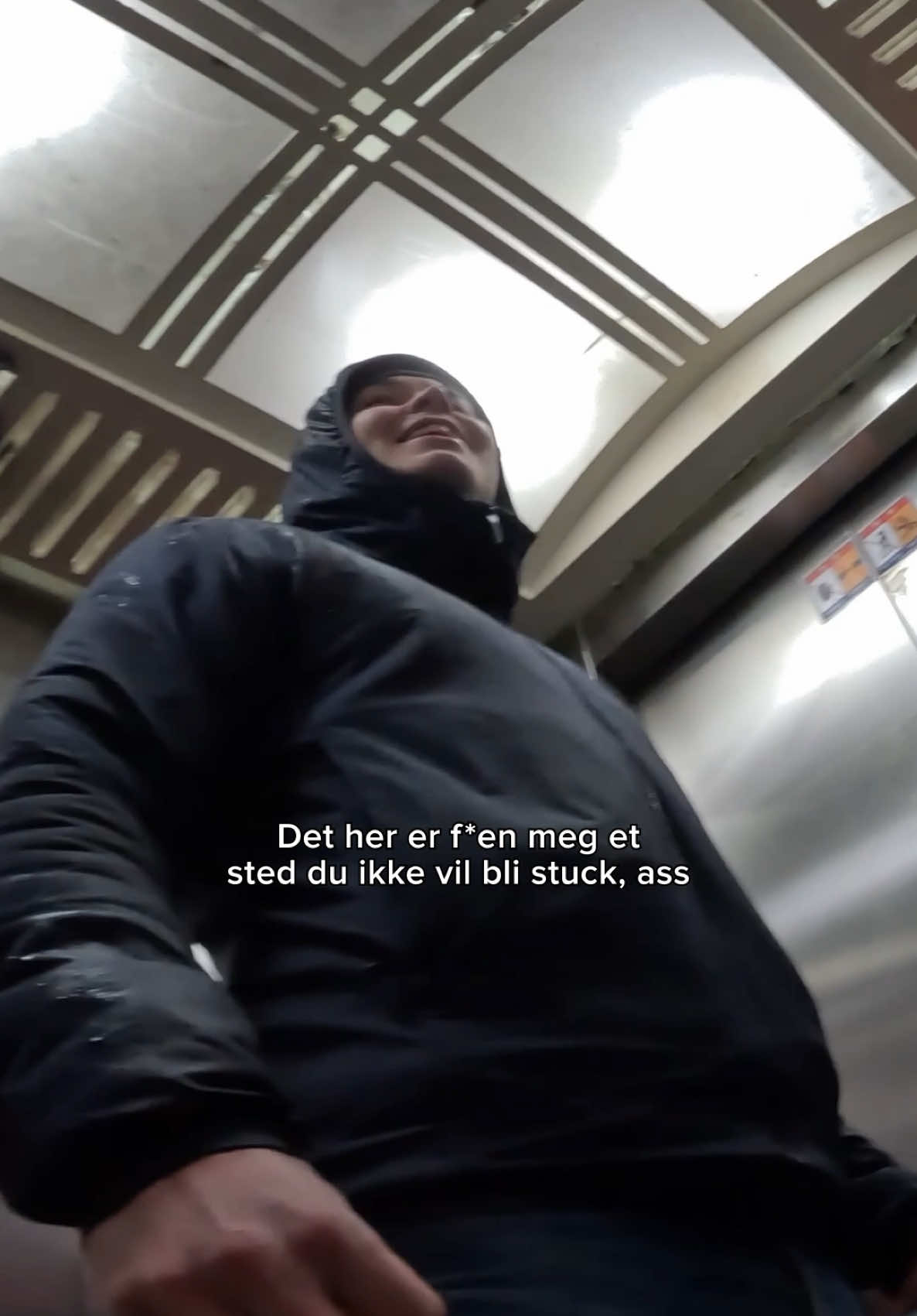 Sjekket ut et 1-stjerners rasist hotell i Kina. Hele videoen er ute på YouTube!