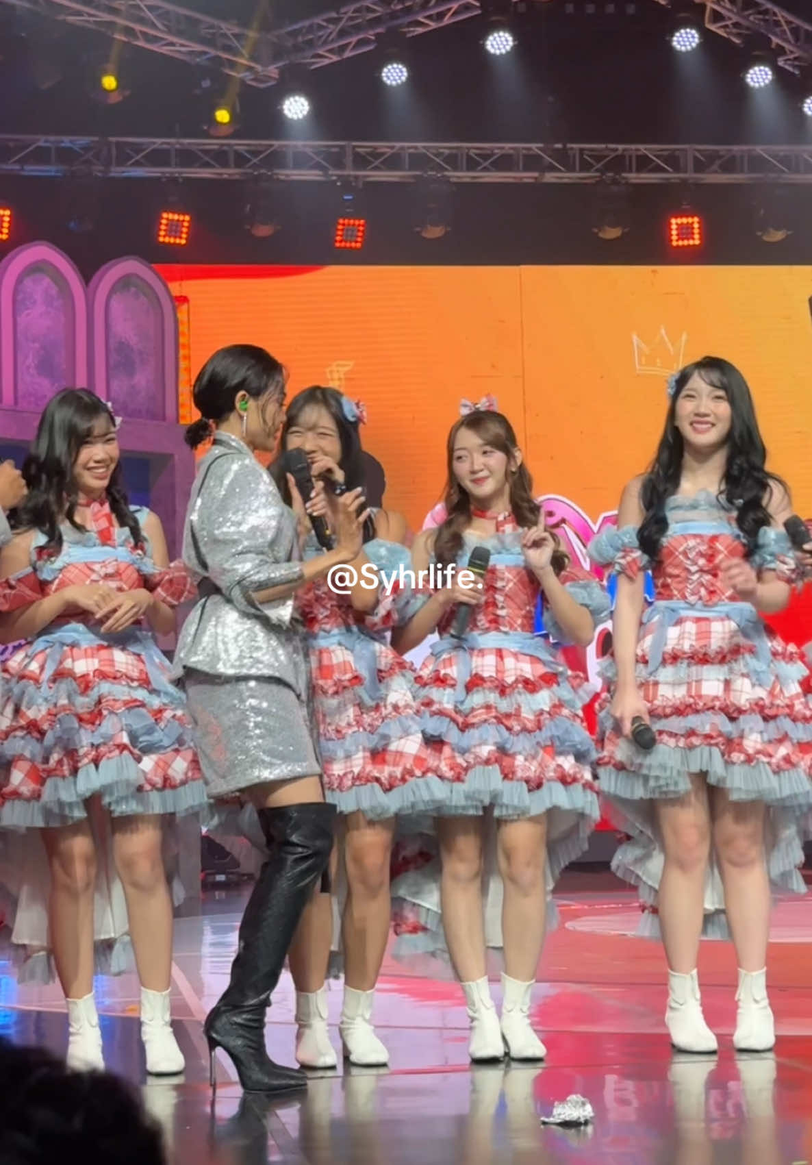 Giliran freya beda sendiri.😭🤣  #jkt48 #fyp 