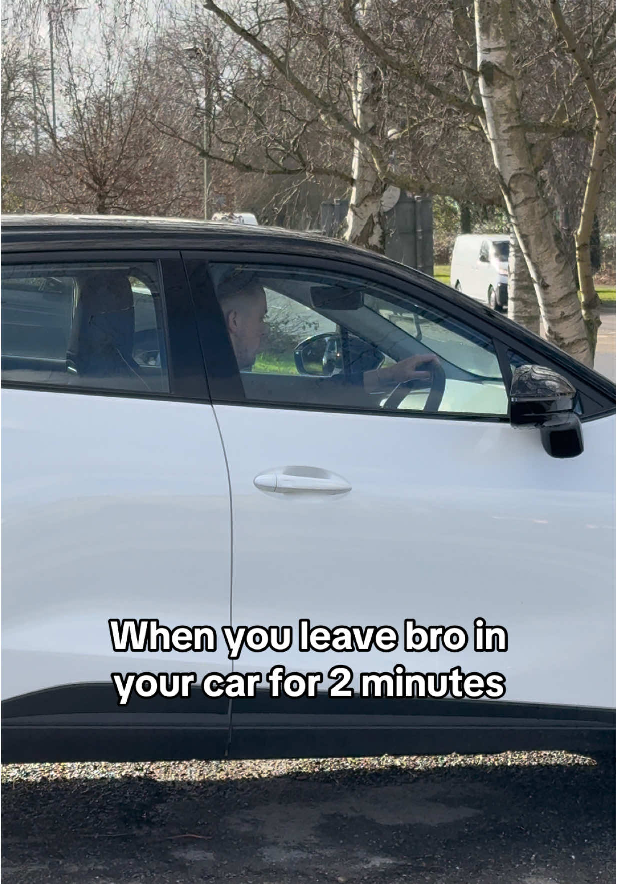 Bro really tried flexing my car 😅 #driving #viral #omoda #funny #relatable 