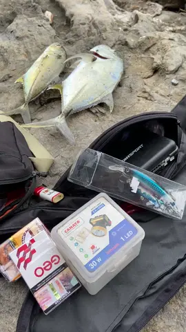 Mancing bonusnya pemandangan🤣#fyp #pantaikebo #mancingmania 