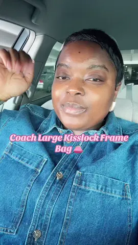 Coach Bags are apparently the new it bags? Who knew. I need to get to a store to get mine asap! 👛 #coachbags #coachkisslock #coachcoinpurse #coachpurse 
