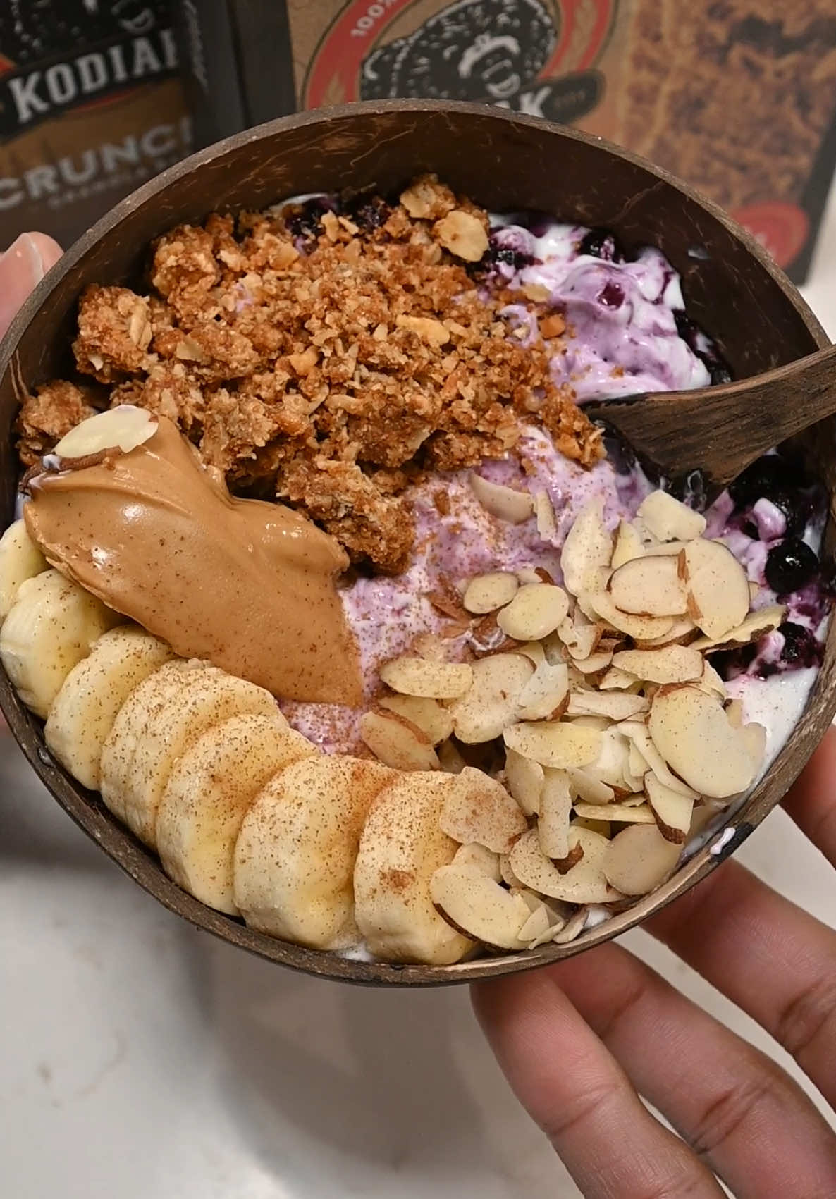 Yogurt bowl topped w/ @KodiakCakes crunchy granola bar! 😛 #fyp #easy #snack #KodiakPartner