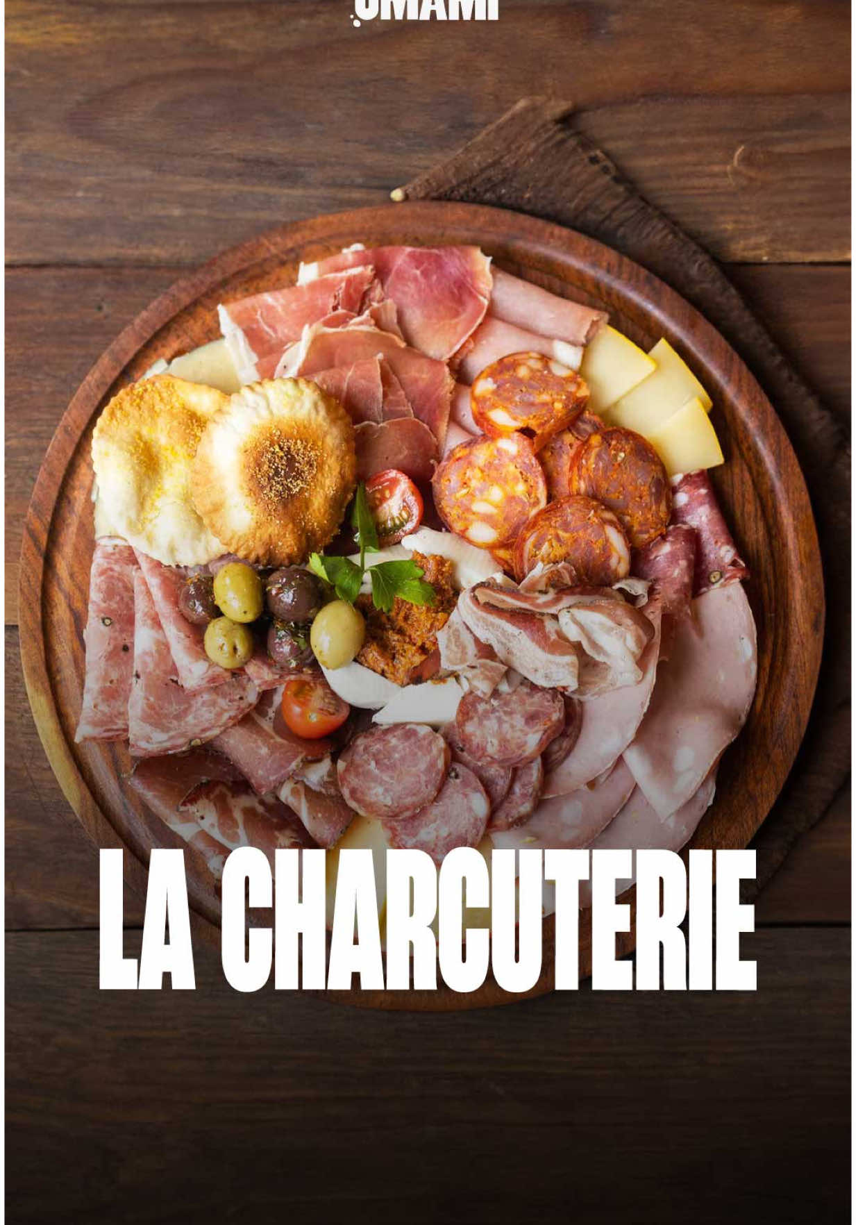 ¿QUÉ ES LA CHARCUTERÍA? Otra vez nos aliamos a @livingeat, sommelier de carnes, y @butcheryba para adentrarnos más en este mundo que tanto amamos: la carne. 🥩 Hoy te explicamos el origen y los tipos de charcutería. 