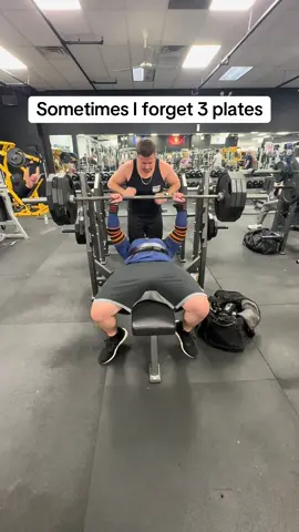 Same shorts too which is crazy 🤯 #fyp #foryou #GymTok #gym #benchpress 