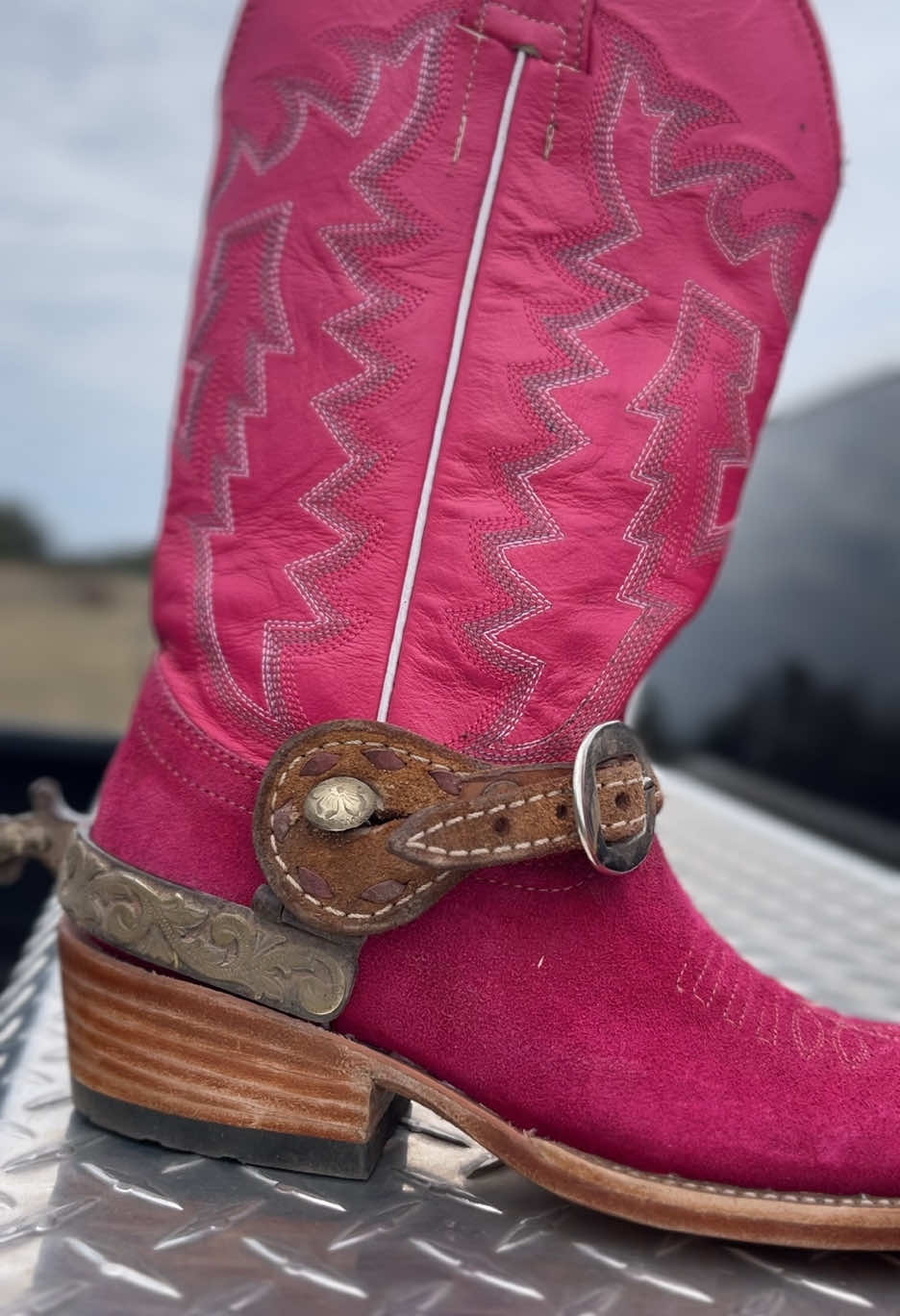 From morning slacks to late night perfs, let 4D be your next step foward! #cowgirl #rodeo #barrelracing #barrelracing #breakaway #rodeo #equine #horses 