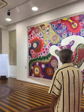 Ontem tive a honra de visitar a belíssima exposição de Aislan Pankararu na Casa Rosa. Quanta arte! 👉🏼❤️ A exposição também conta com obras de Carlinhos Brown e Alberto Pitta. Estou encantado!  Não percam a oportunidade de apreciar! 🖼️ #CaetanoVeloso #CasaRosa #Arte #mpb 