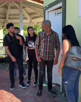 Por joyas y el último iPhone se escapaba con este señor mayor.