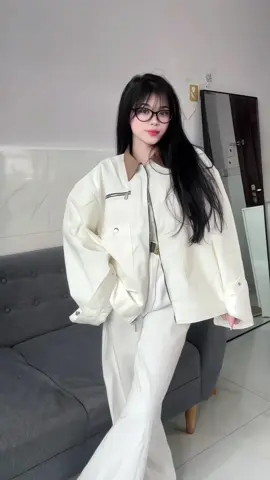 Có áo đi chơi hè chưa mấy bà. Áo mặc thoáng mát không nóng nhenn lại còn xinhhh ♥️♥️🛒🛒 #xuhuong #xuhuongtiktok #aokhoacdep #kaki #aokhoac #aokaki 