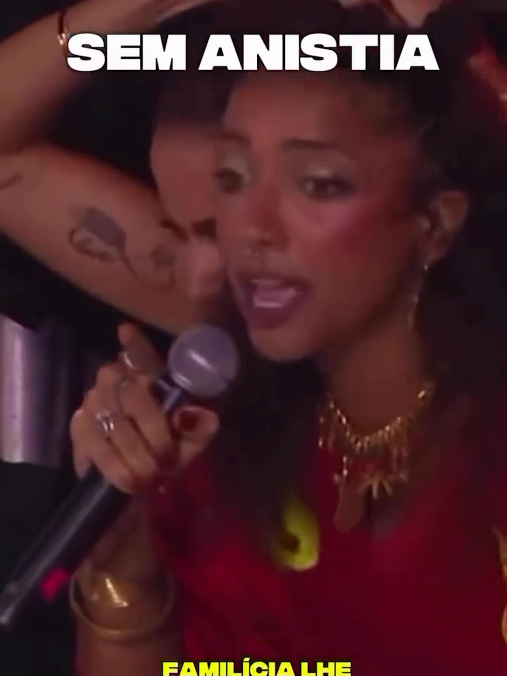 devastadoooooo !  A atriz @carvalhoalice levantaou a galera com @baianasystem e apenaxxxx ninguém menos que @Anitta  na abertura do Carnaval de Salvador! #semanistia #carnaval #salvador  #carnavalsalvador #anitta  #baianasystem  #anittachallenge 
