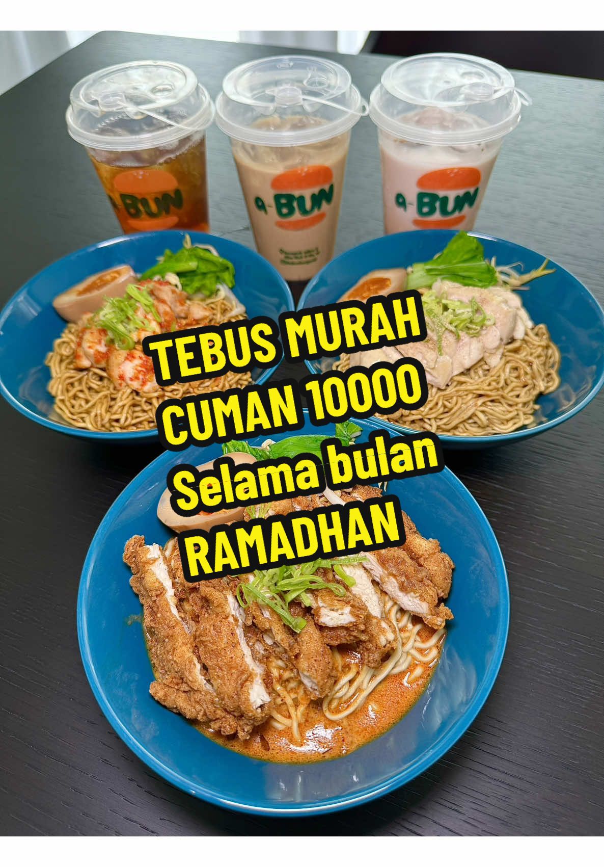 Beli dan Makan Bakmie atau Mie Kari disini (HALAL), bisa TEBUS MURAH CUMAN 10000 aja untuk minuman Es Lychee tea, Es Coklat dan Es Kopi Susunya. Semua Varian Bakmie dan Mie karinya mantap mantap, mienya kenyal, kuah karinya kental gurih wangi, untuk bakmie nya bisa pilih varian original atau rasa indomie goreng ya, tapi gak pake mie dan bumbu dari indomie nya sama sekali. Untuk minuman gw paling rekomen Es Kopi Susunya , mantappppp abis…. Alamat : JUJU CAFE Komp. Mitra Raya 2 blok D no 41 Batam Centre Harga : - bakmie ayam rebus ori = 28000 - Mie Ayam Rica Rica = 32000 - Mie Kari Ayam Goreng = 42000 Tersedia di Grabfood / Gofood #bakmi #bakmienak #bakmiayam #miekari #promoramadhan #promoramadhan2025 #menuberbuka #paketbukber #kulinerbatam #kulinerbatamkota #kulinerenak #batamfood #batamfoodies #batamkuliner 