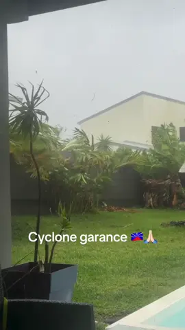 Force au peuple réunionnais  #974 #iledelareunion #paysagemagnifiques #cyclone #reunionisland #nature #tempete #catastrophe 