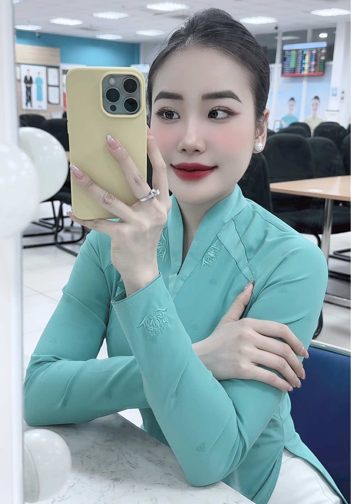 Thà là một tờ giấy trắng, còn hơn là đầy những câu trả lời sai… #vna #vietnamairlines #tvhk #tvhkvietnamairlines 