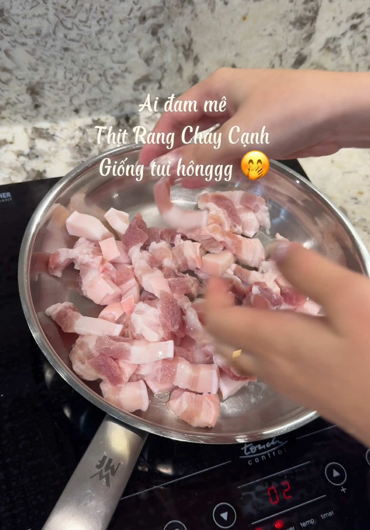 Bí món thì chỉ Thịt Rang Cháy Cạnh là chân ái 🤭 nhớ thái Con Chì rang mới ngon nà các má 😛 love uuuuuu 😘😘😘 #đàomaitrang #xuhuong #nauancungtiktok #LearnOnTikTok #buacomgiadinh #learnontiktok #CapCut 