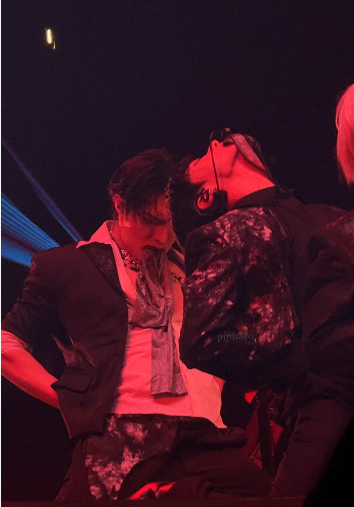 double k!ll😵‍💫😵‍💫 #ATEEZ #에이티즈 #kpop #atiny #ateezconcert #concert #kpopconcert #atinyfyp #ateezfyp #ateez_official_ #iceonmyteeth #mingi #민기 #ateezmingi #fypシ #fyp #wooyoung #우영 #ateezwooyoung @ATEEZ_Official #paris #ateezinparis 