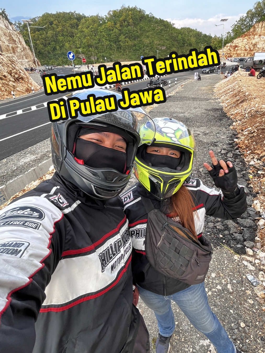 baru kali ini kita nemuin jalan sebagus ini di pulau jawa. kalian   wajib cobain sih jalur selatan yang satu ini! ✨ #bocahmotor #touring #touringmotor  #touringcouple #motoran #riding #kontenmotor #touringbike #touringberdua #touringmotorindonesia 