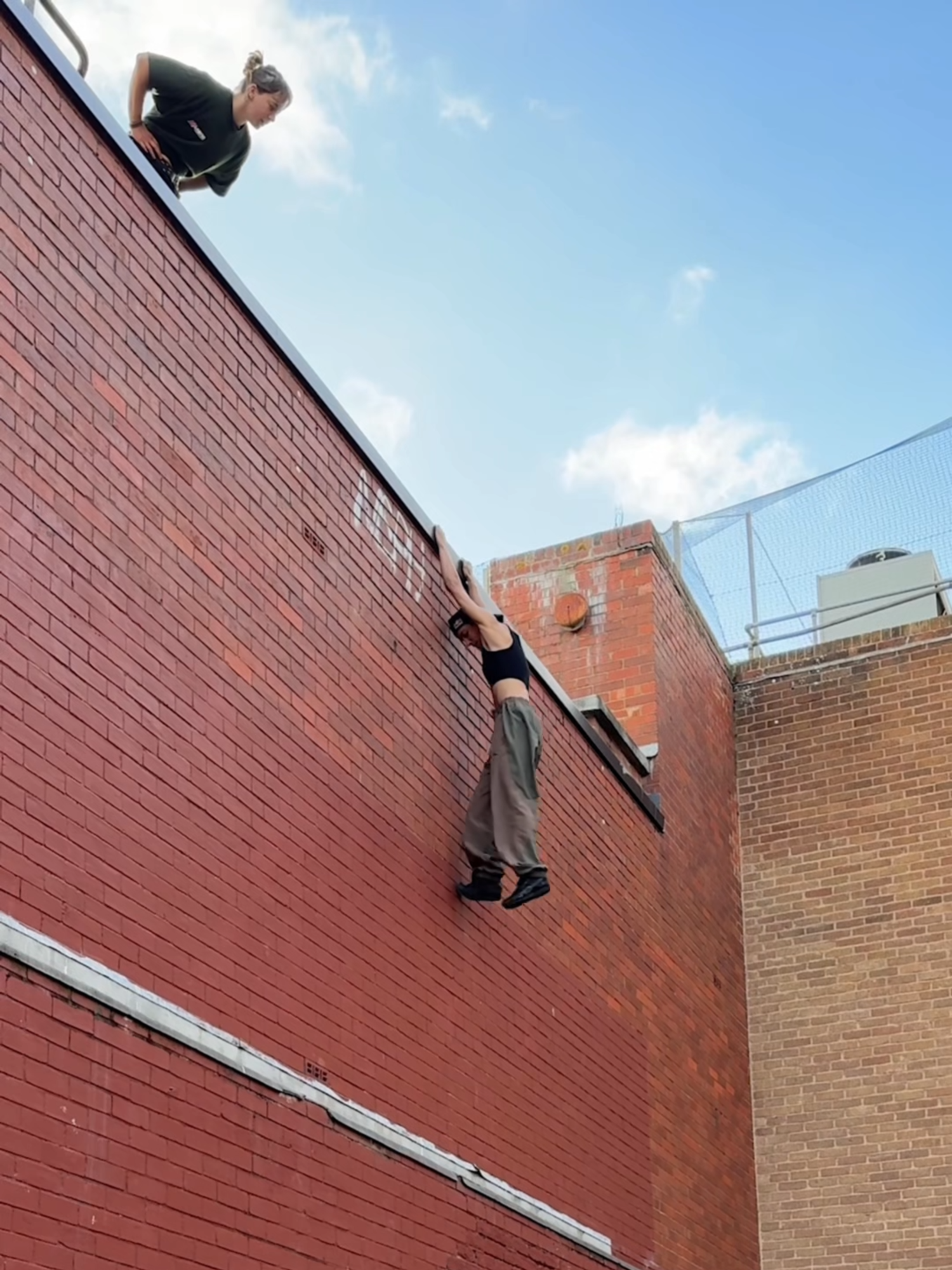 that's how you overcome a setback 👏 🏃‍♂️: @hazalnhr #redbull #givesyouwiiings #energydrink #freerunning #parkour