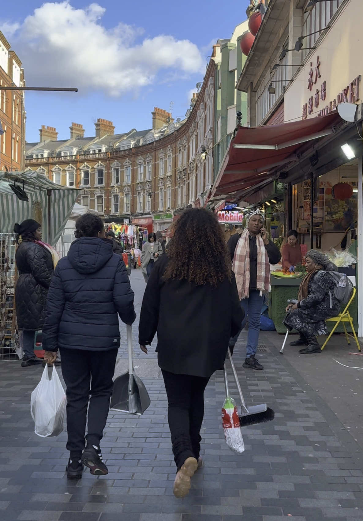 London Streets 🇬🇧 Electric Avenue, Brixton, SW9 